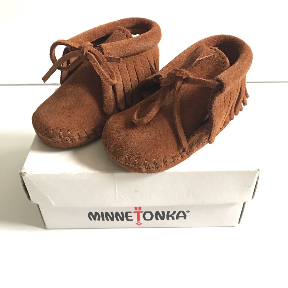 Minnetonka Brown baby fringe Moccasins booties size 1